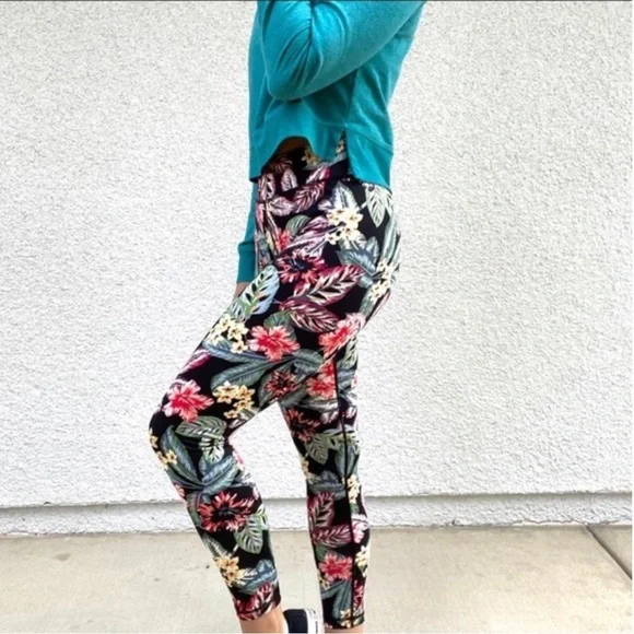 Mink PinkTropical Print Leggings - Picture 2 of 9